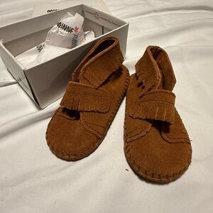NEW Minnetonka Tan Infant Moccasins with Fringe